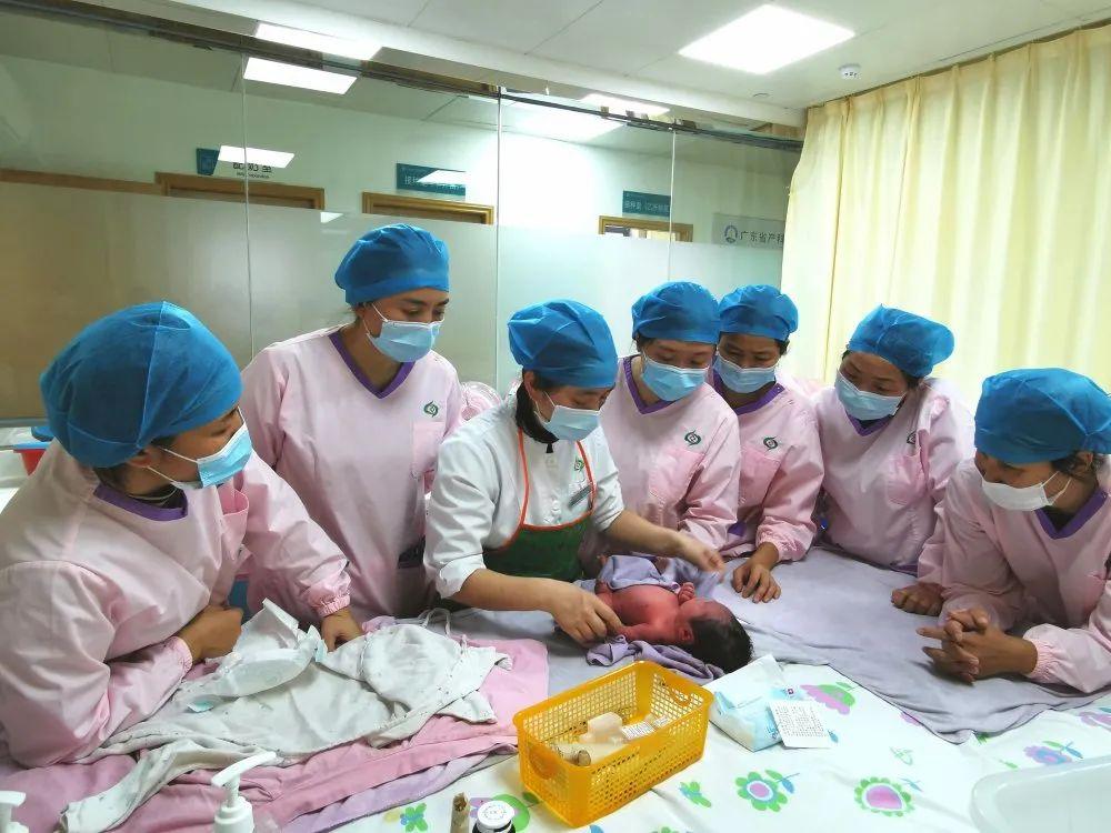 长子县妇婴监护型护送